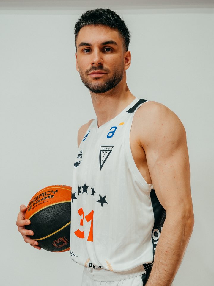 Facundo Medina, alero #31 de Capitol