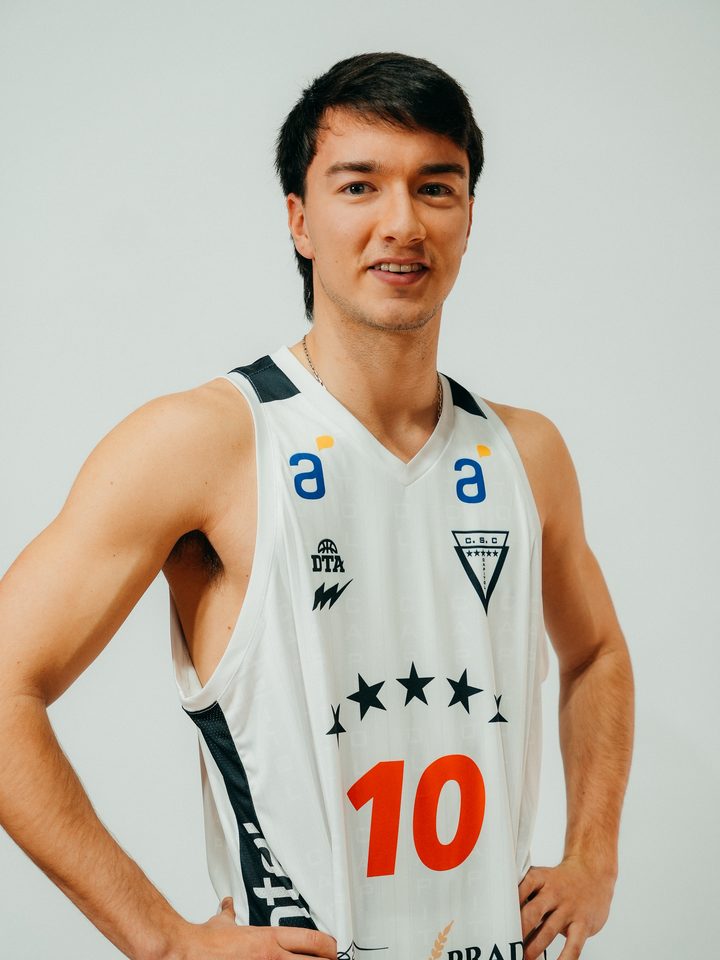 Felipe Guzmán, base #10 de Capitol