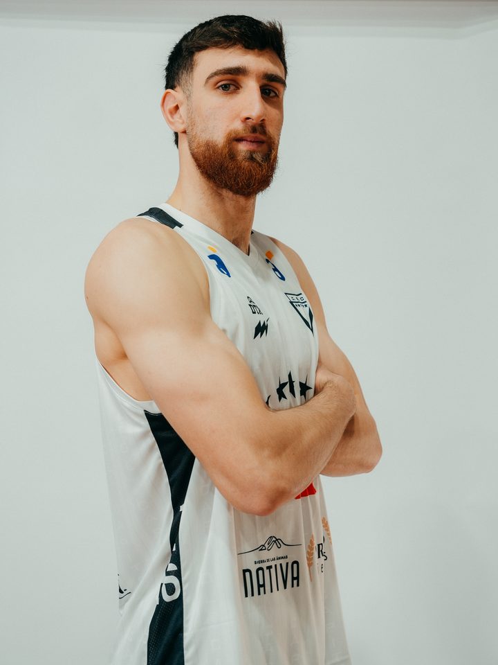 Juan Manuel Brisset, alero #42 de Capitol