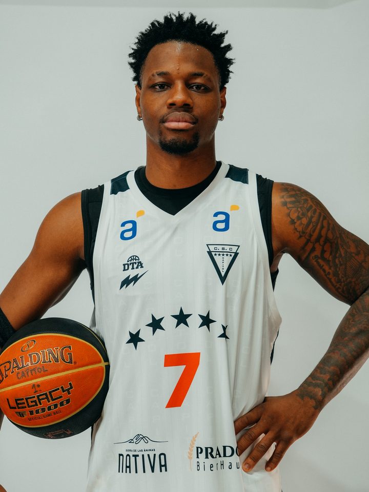 Marc-Denault Gabriel, alero #7 de Capitol
